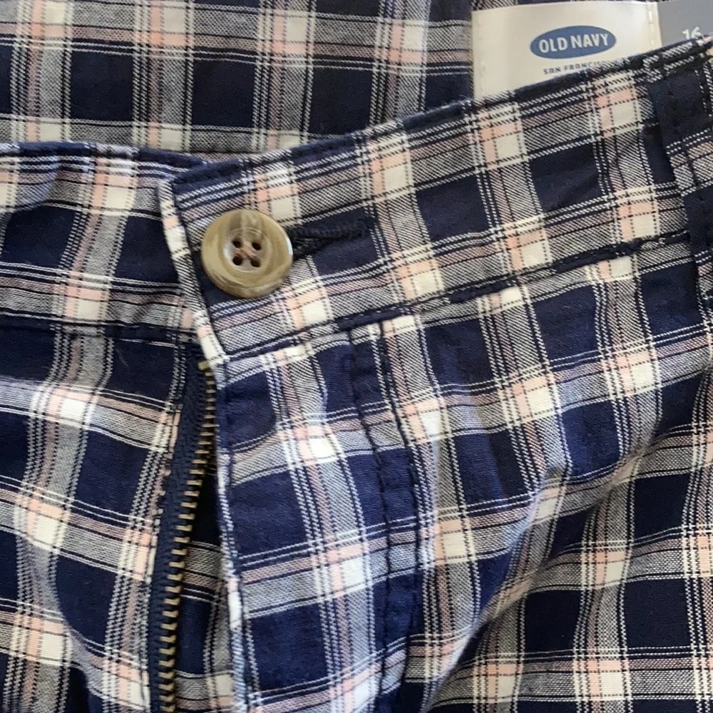 FINAL MARKDOWN Boys old navy shorts 16
